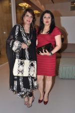 Kiran Juneja, Zarine Khan  at Nisha Jamwal hosts I Casa store launch in Mumbai on 28th Feb 2013 (202).JPG